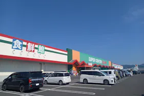 【スーパーセンターニシムタ出水店】物販や食物販に利用可能な食鮮館出入り口にあるイベントスペース