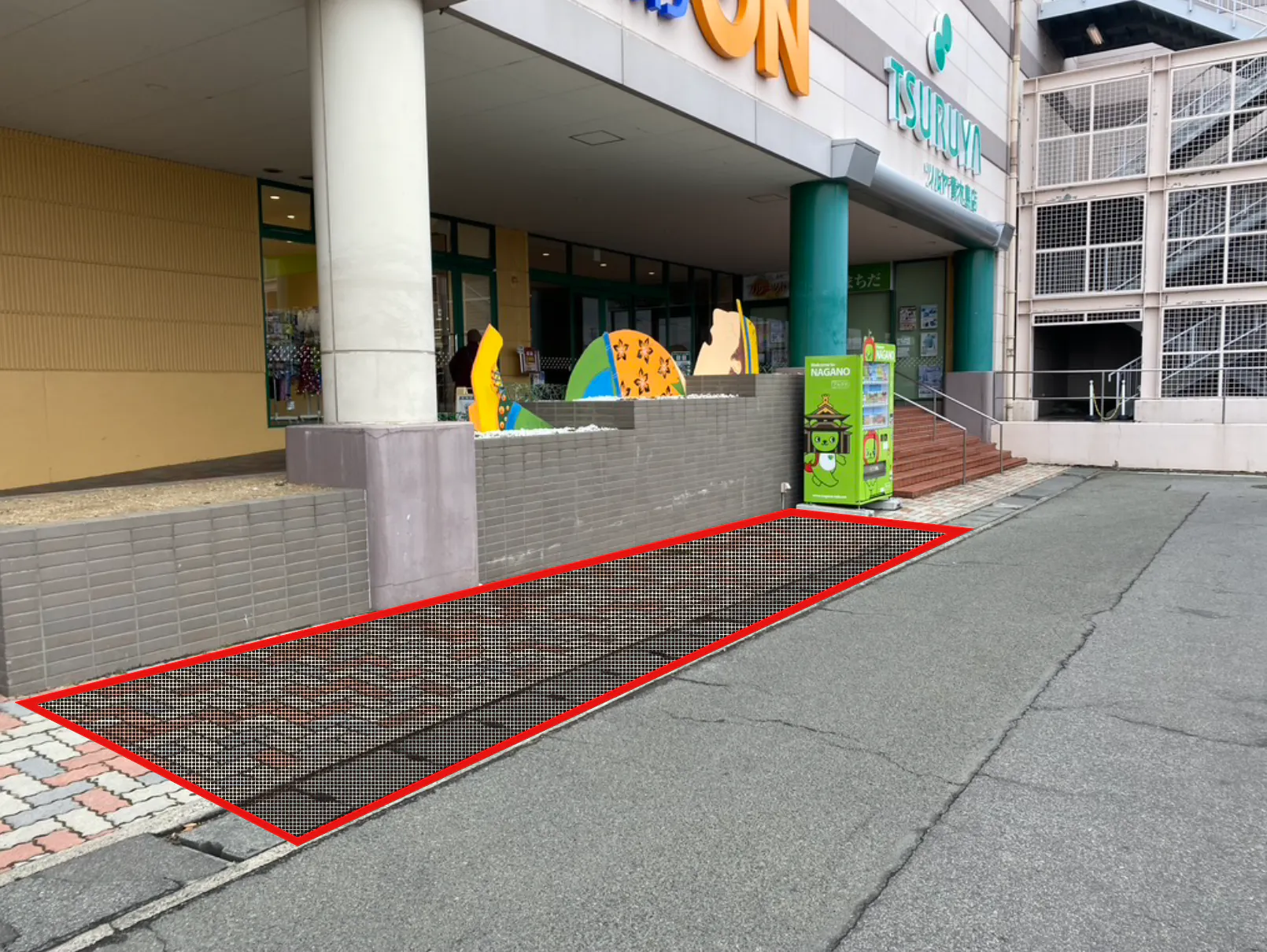 【青木島ショッピングパーク】キッチンカーや屋外型イベントに最適なエントランス付近の通行量の多いの高いイベントスペース(屋外A区画)