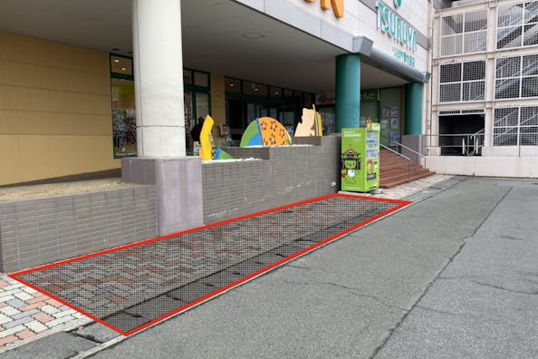 【青木島ショッピングパーク】キッチンカーや屋外型イベントに最適なエントランス付近の通行量の多いの高いイベントスペース(屋外A区画)