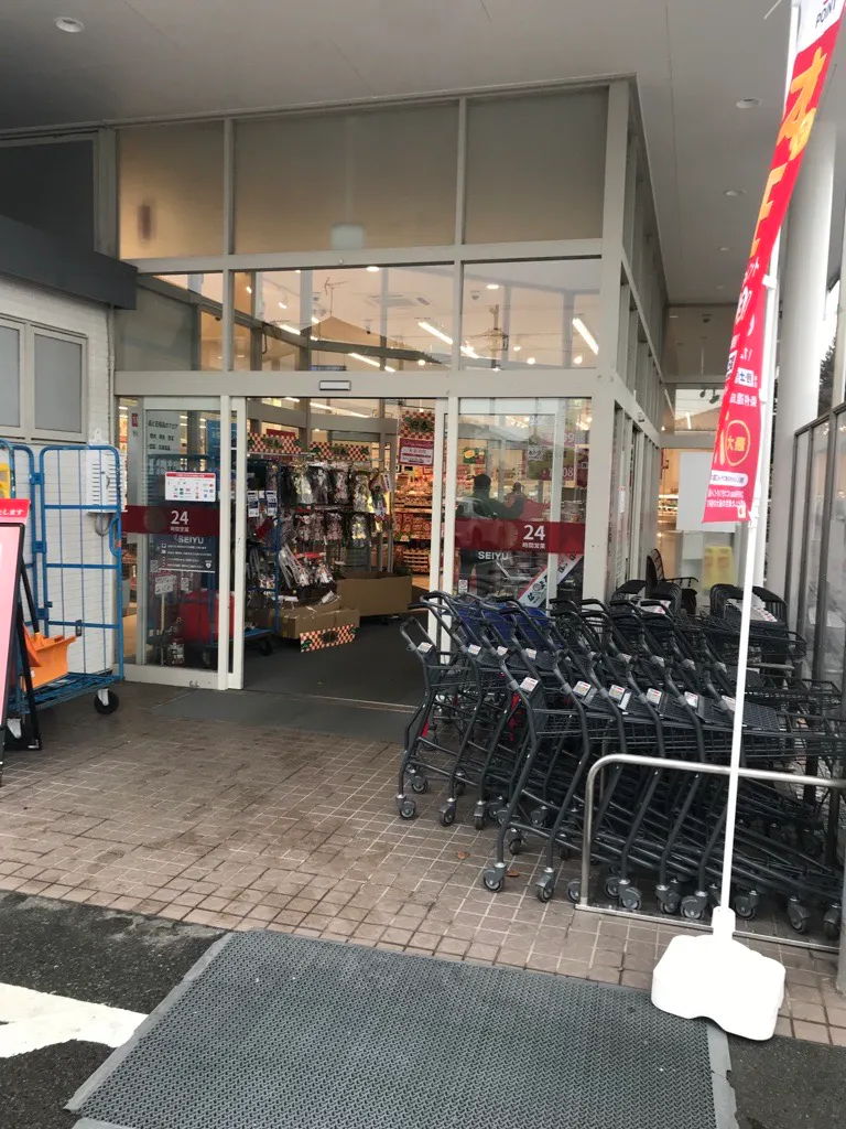 【西友　高田店】店頭外区画（屋根なし）　プロモーション用途に最適なスーパー屋外店頭外区画の催事イベントスペース