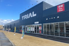 【メガセンタートライアル西大和店】販促プロモ活動に最適な『1F風除室』スペース