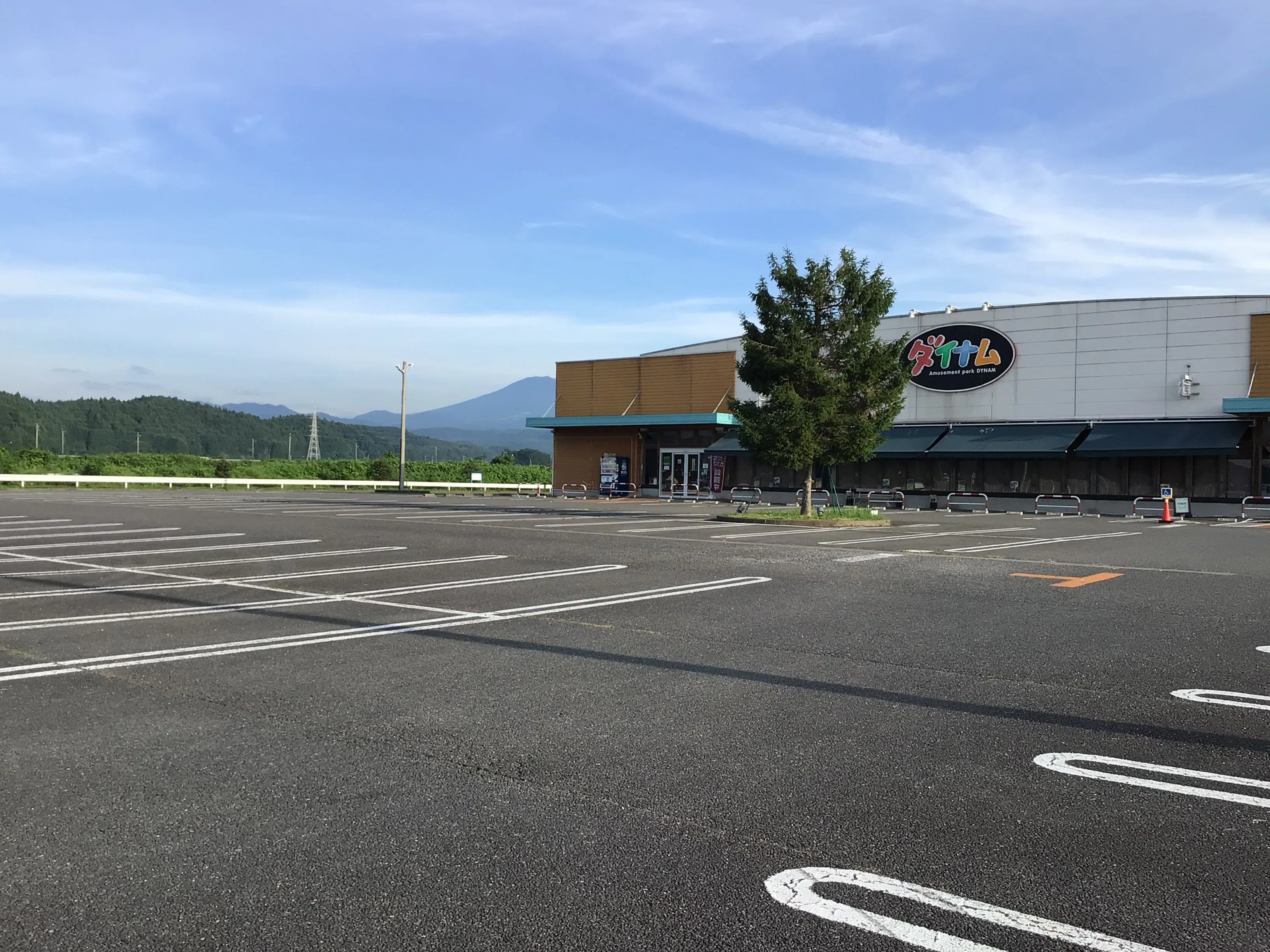 【ダイナム栃木矢板店】キッチンカーや各種プロモーションイベントに最適なアミューズメント施設のイベントスペース(駐車場)