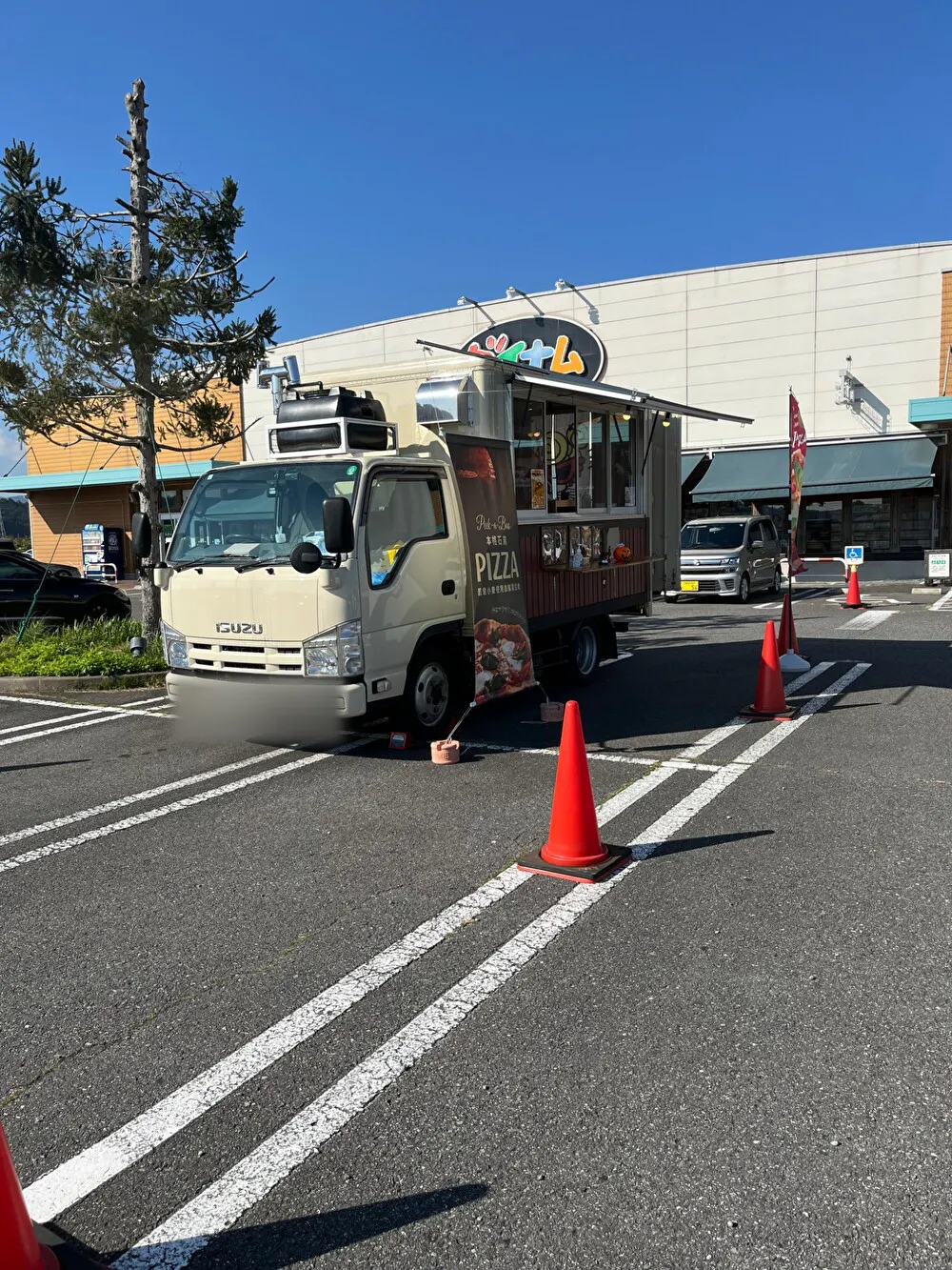 【ダイナム栃木矢板店】キッチンカーや各種プロモーションイベントに最適なアミューズメント施設のイベントスペース（駐車場）