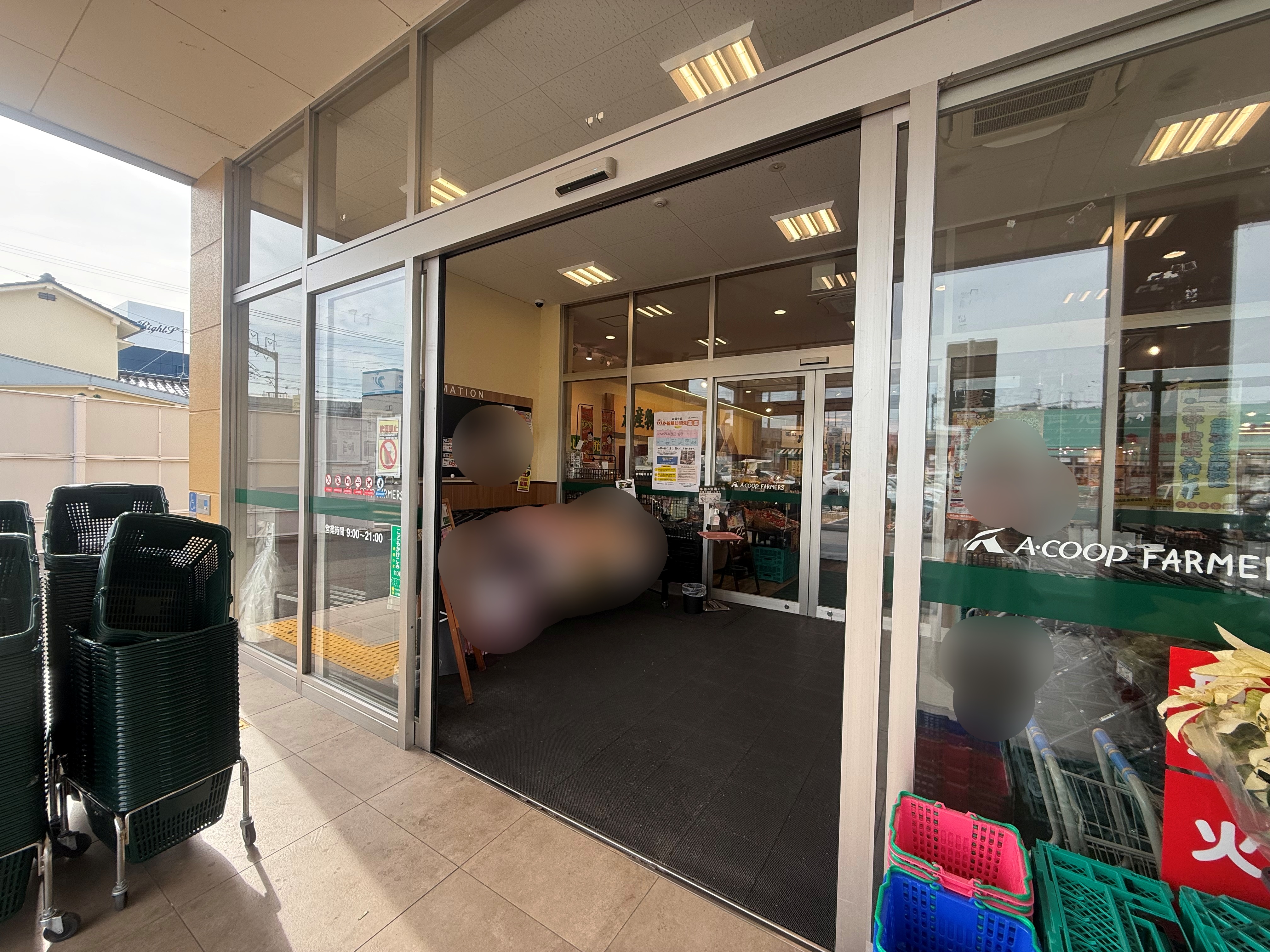 【Aコープファーマーズみやうち店】食物販や販促イベントに最適な風除室スペース