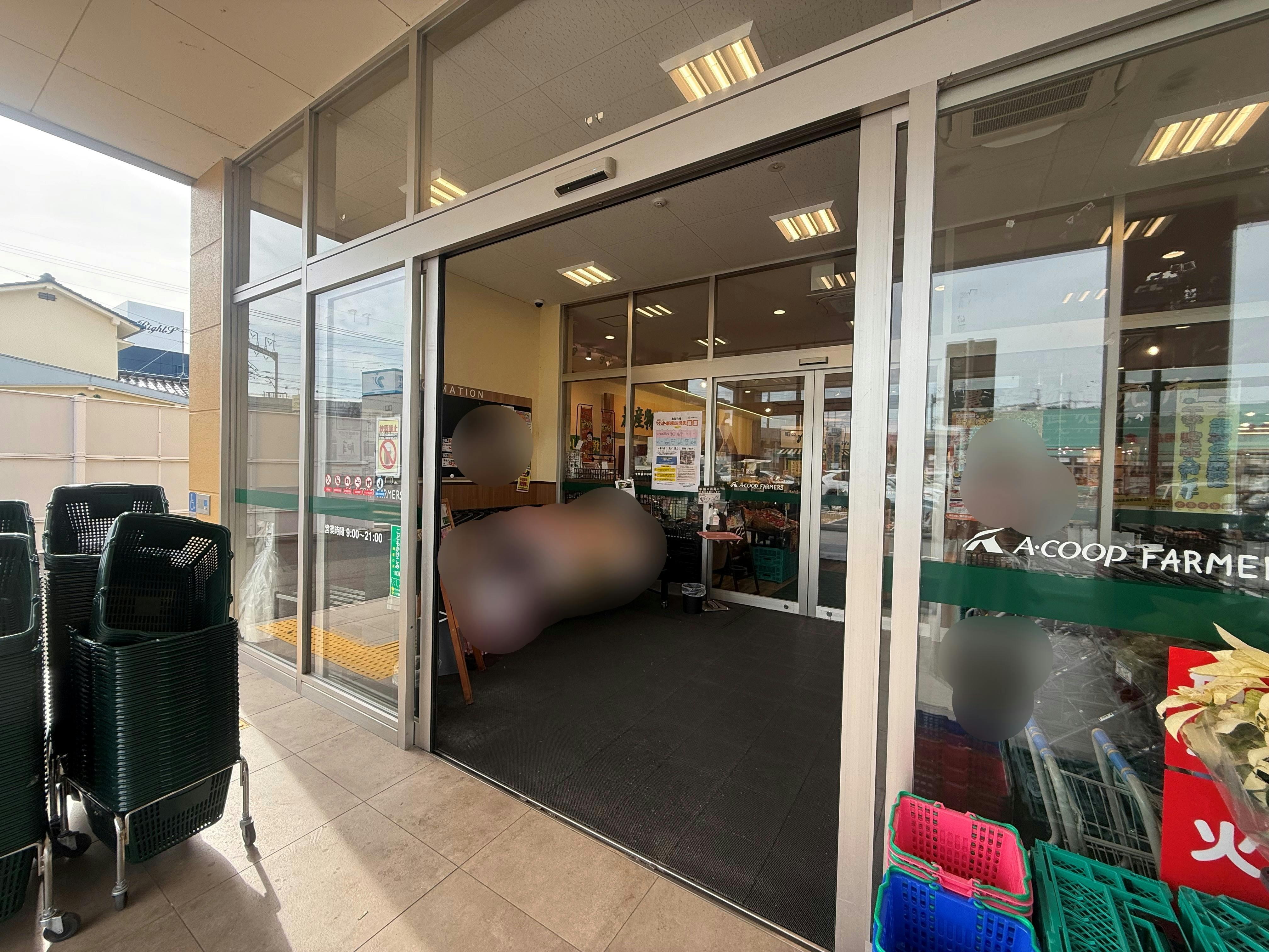 【Aコープファーマーズみやうち店】食物販や販促イベントに最適な風除室スペース