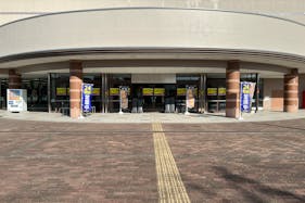 【メガセンタートライアル伊勢崎中央店】⑥食物販や飲食、キッチンカーに利用可能な屋外スペース(南側平面駐車場)