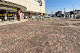 【メガセンタートライアル伊勢崎中央店】⑥食物販や飲食、キッチンカーに利用可能な屋外スペース(南側平面駐車場)