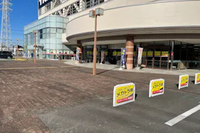 【メガセンタートライアル伊勢崎中央店】⑥食物販や飲食、キッチンカーに利用可能な屋外スペース(南側平面駐車場)