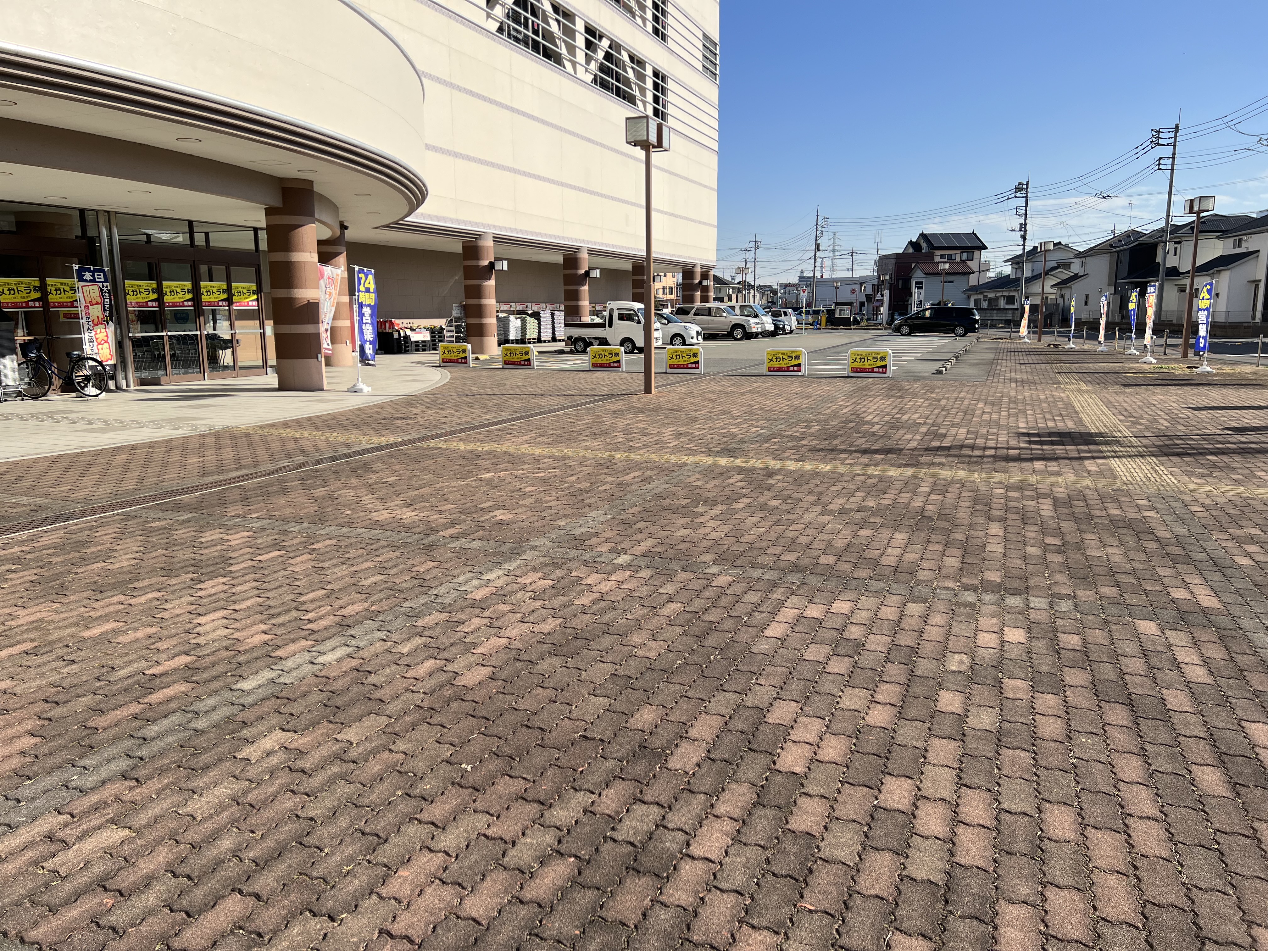 【メガセンタートライアル伊勢崎中央店】⑥食物販や飲食、キッチンカーに利用可能な屋外スペース（南側平面駐車場）