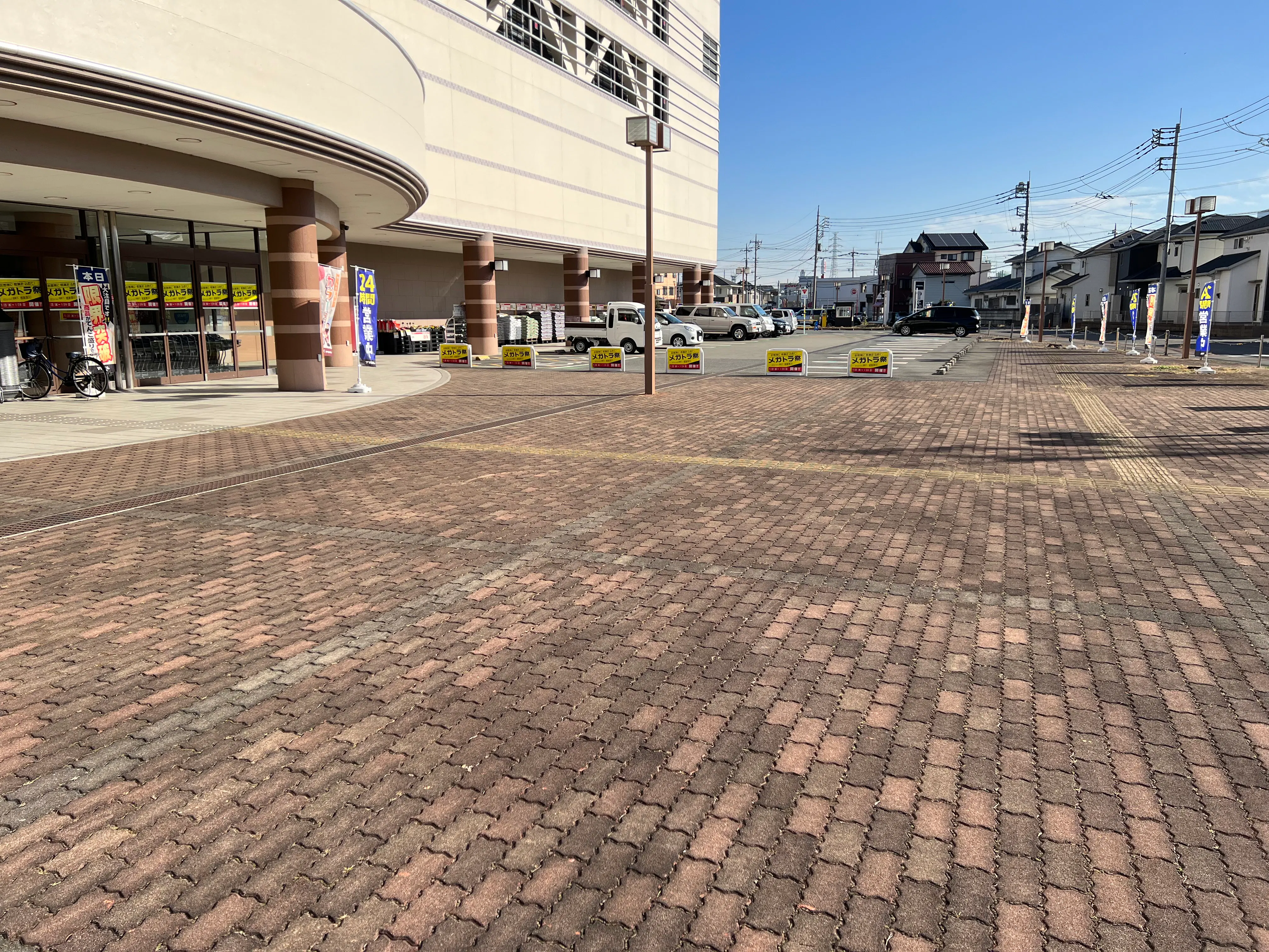 【メガセンタートライアル伊勢崎中央店】⑥食物販や飲食、キッチンカーに利用可能な屋外スペース(南側平面駐車場)