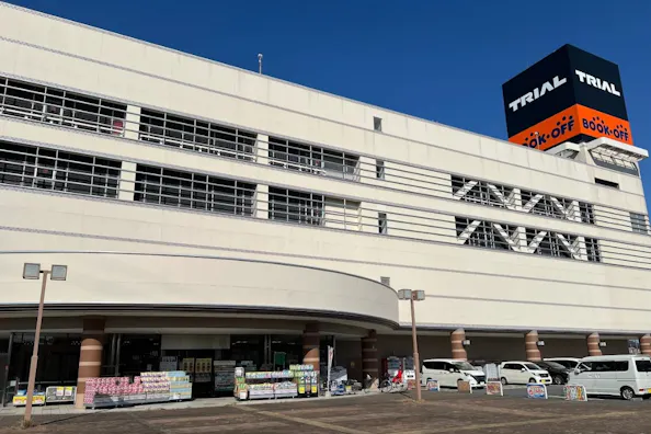 【メガセンタートライアル伊勢崎中央店】⑥食物販や飲食、キッチンカーに利用可能な屋外スペース(南側平面駐車場)