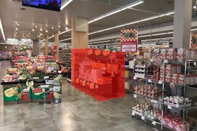 【西友 真田店】店内入口付近 プロモーション用途や物販、食物販のポップアップストアに最適なスーパー店内催事イベントスペース