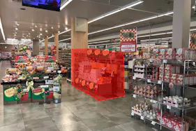 【西友 真田店】店内入口付近 プロモーション用途や物販、食物販のポップアップストアに最適なスーパー店内催事イベントスペース