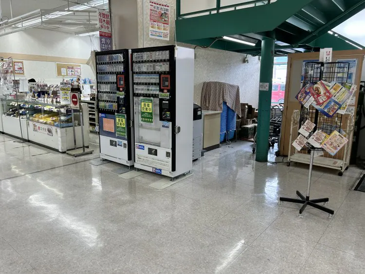 【オークワ香芝南】販促キャンペーンやプロモーションイベントに適した中央階段下スペース