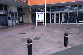 【ミスターマックス 山鹿店】美容ピュア前広場 キッチンカーや食品販売に最適な総合ディスカウントストアの催事イベントスペース