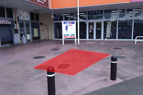 【ミスターマックス 山鹿店】美容ピュア前広場 キッチンカーや食品販売に最適な総合ディスカウントストアの催事イベントスペース