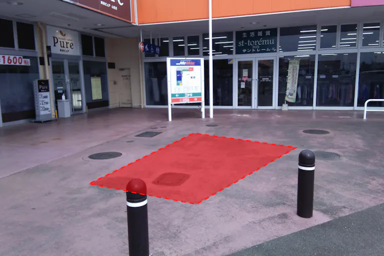 【ミスターマックス 山鹿店】美容ピュア前広場 キッチンカーや食品販売に最適な総合ディスカウントストアの催事イベントスペースの画像1