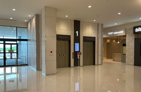 【イオンモール土岐】モール内広告 エレベーター