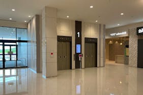 【イオンモール土岐】モール内広告 エレベーター