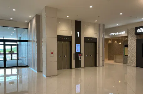 【イオンモール土岐】モール内広告 エレベーター