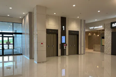 【イオンモール土岐】モール内広告 エレベーター