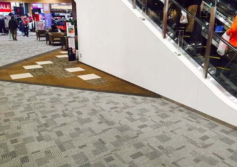 【イオンモール神戸南】2F北側ESC横ブリッジ（Joshin横）の画像