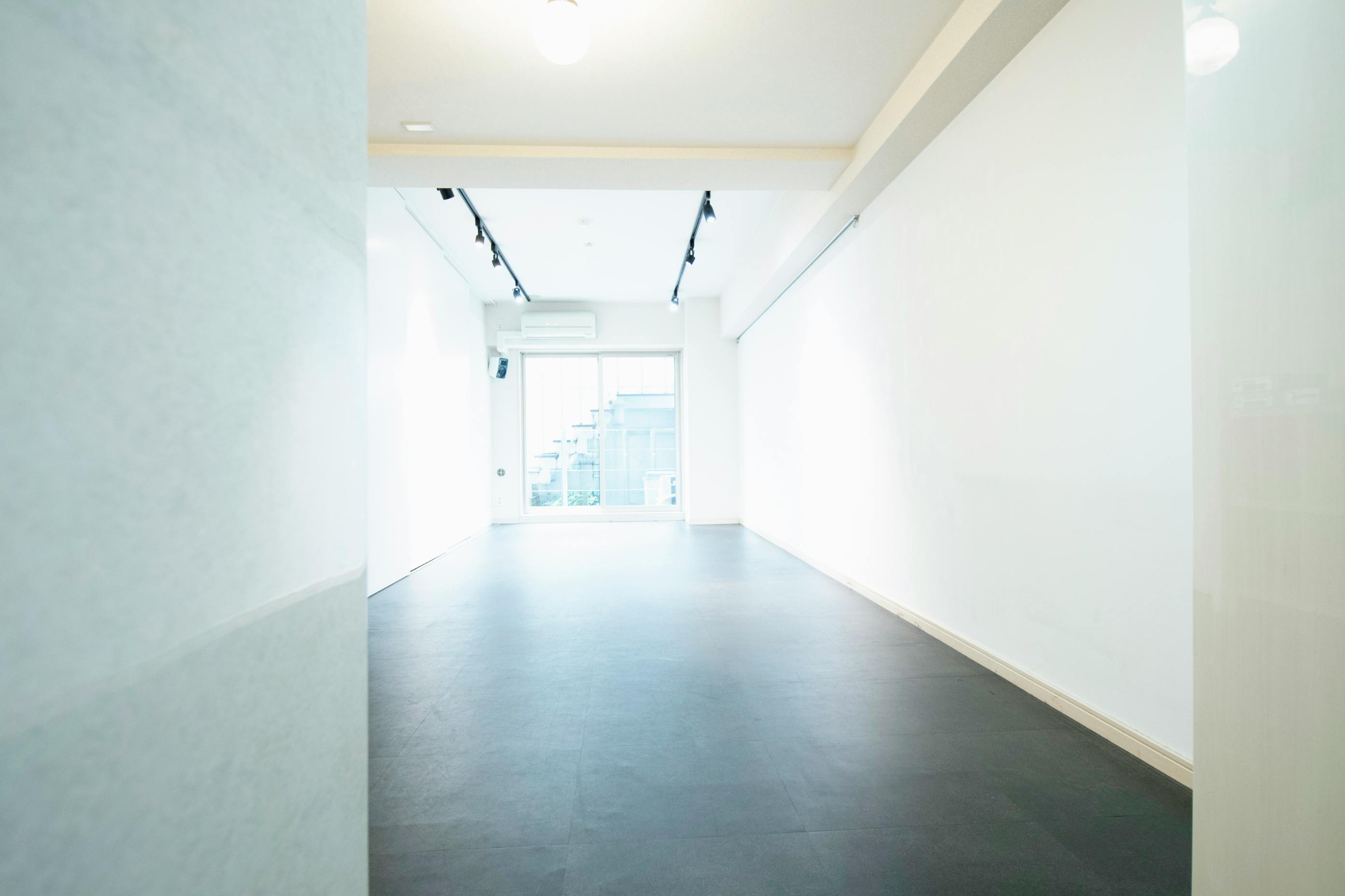 【明治神宮前(原宿)駅8分】自然光の差し込むアートギャラリー イラスト展/写真展も自由なレイアウトで展示可能◎POP UPスペース/展示受注会