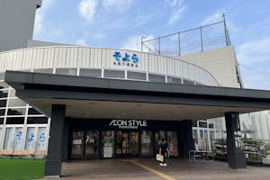 【そよら湘南茅ヶ崎】キッチンカーに最適なショッピングモール入口テラスのレンタルスペース(キッチンカーA)