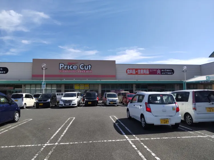 【プライスカット大和小泉】プロモーションに利用可能なバッティングセンター側の風除室スペース