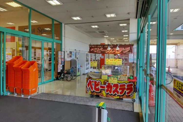 【プライスカット大和小泉】プロモーションに利用可能なバッティングセンター側の風除室スペース