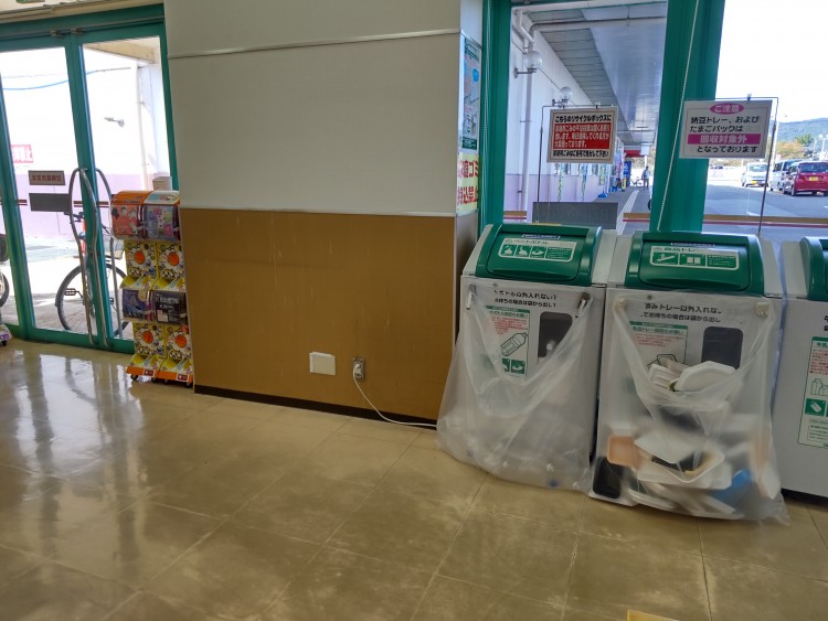 【プライスカット大和小泉】プロモーションに利用可能なバッティングセンター側の風除室スペース