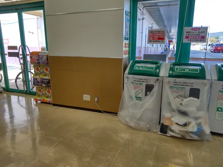 【プライスカット大和小泉】プロモーションに利用可能なバッティングセンター側の風除室スペース