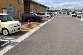 【ダイナム三重芸濃店】キッチンカーや各種プロモーションイベントに最適なアミューズメント施設のイベントスペース