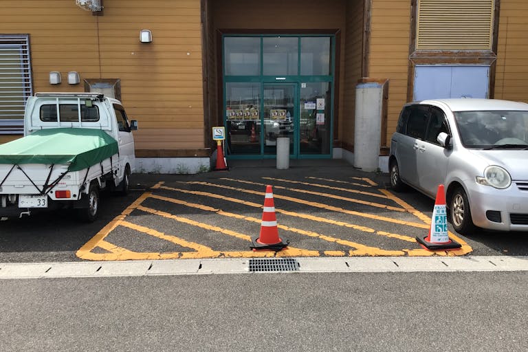 【ダイナム三重芸濃店】キッチンカーや各種プロモーションイベントに最適なアミューズメント施設のイベントスペースの画像1