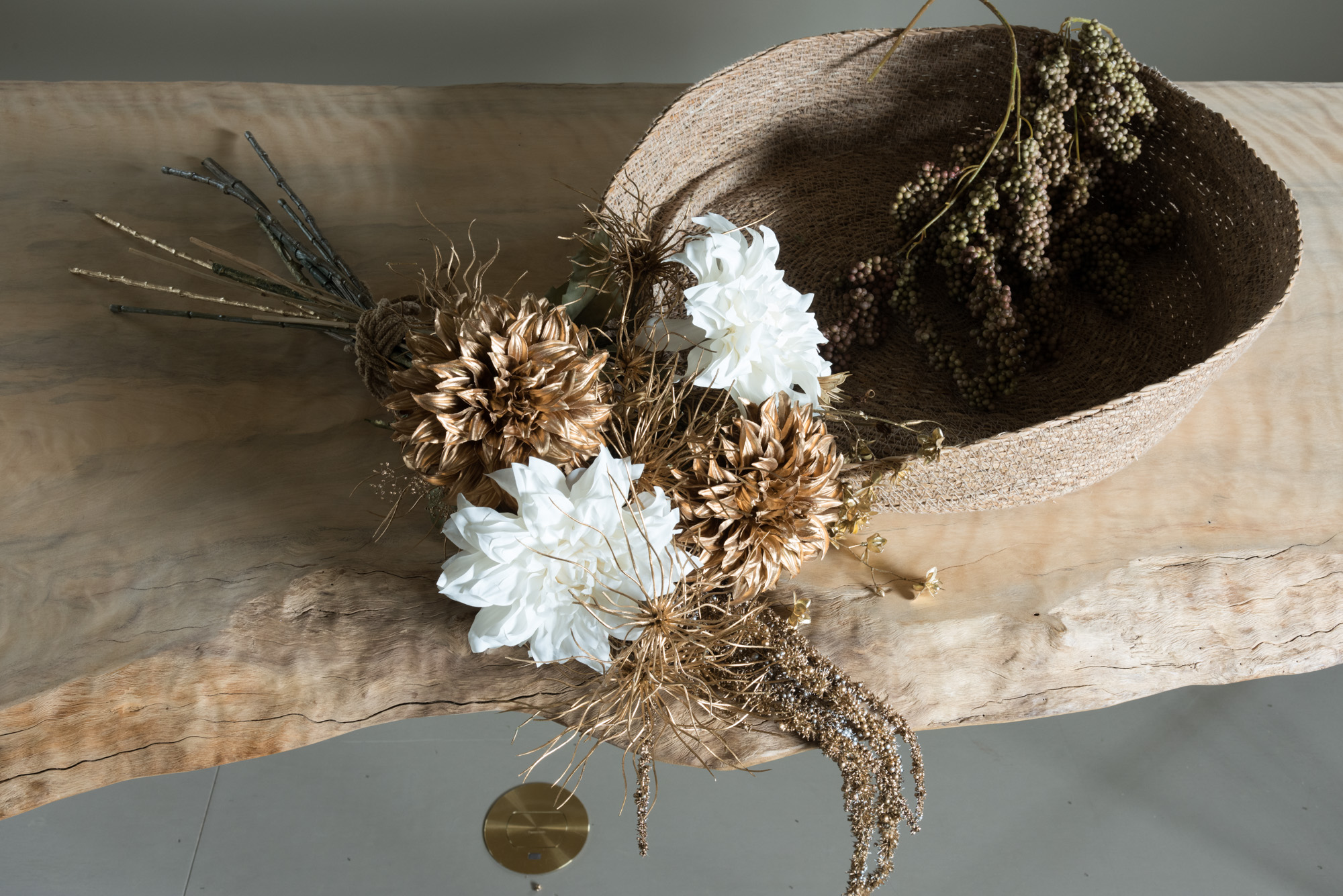 【錦駅10分】アパレルの展示会・受注販売会や個展などのギャラリー用途、ポップアップストアに最適な什器類の充実した琵琶湖のほとりにあるイベントスペース