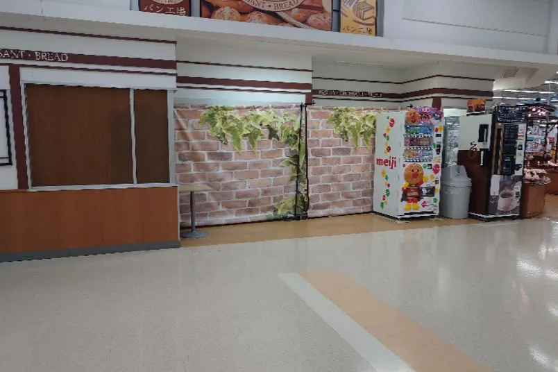 【イオンスーパーセンター涌谷店】パン工場横 販促プロモーションや物販に最適なスーパー店内催事イベントスペース
