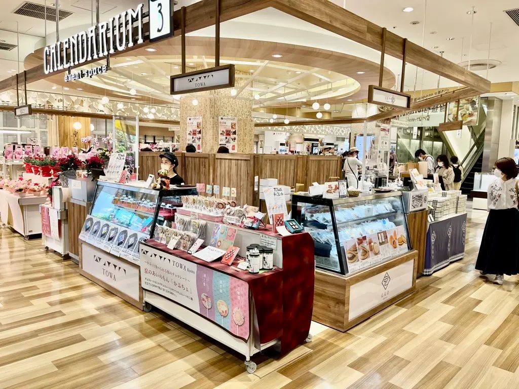 【国分寺マルイ】1階 カレンダリウムF03【食物販・物販】国分寺駅改札から徒歩1分。駅直結でガラス張りで外からも視認性抜群です。テーマ・企画型のイベントに最適です。