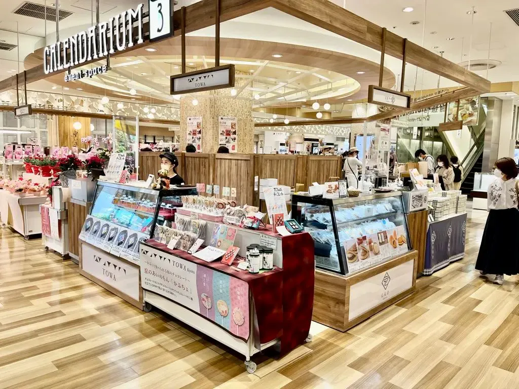 【国分寺マルイ】1階 カレンダリウムF03【食物販・物販】国分寺駅改札から徒歩1分。駅直結でガラス張りで外からも視認性抜群です。テーマ・企画型のイベントに最適です。の画像