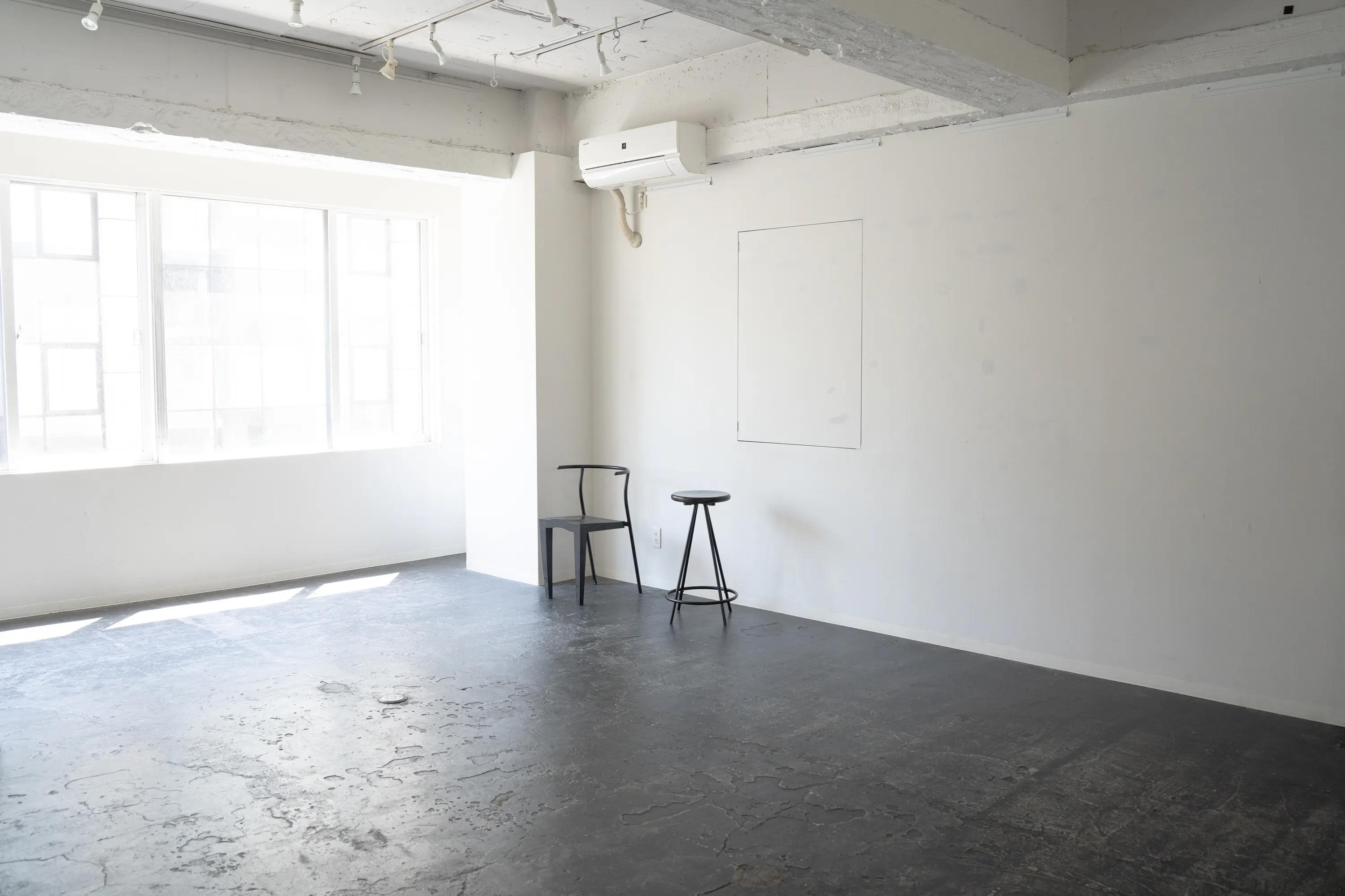 【渋谷駅6分/3F】展示会やアパレルのPOPUPなどに最適な明るい白い内装の稼働壁が便利なスペース