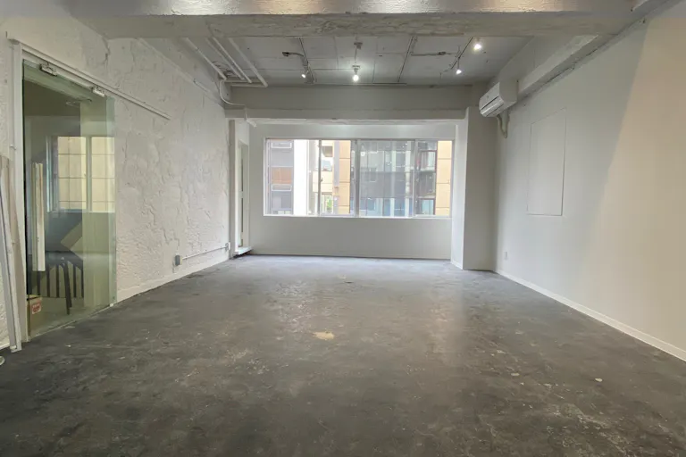 【渋谷駅6分/3F】展示会やアパレルのPOPUPなどに最適な明るい白い内装の稼働壁が便利なスペースの画像16