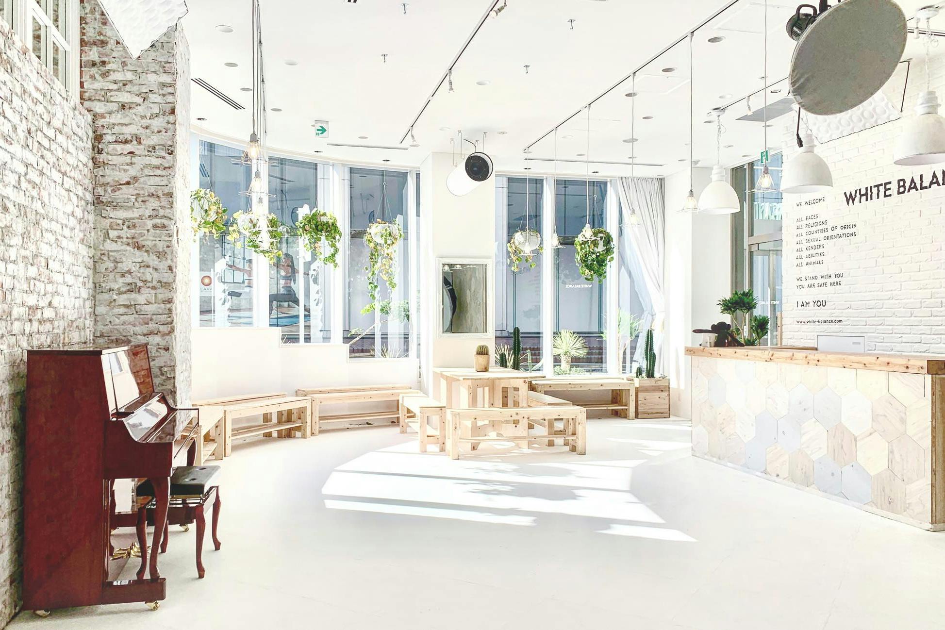 【渋谷駅6分】展示会や撮影に最適な白を基調としたモダンナチュラルな路面スペース