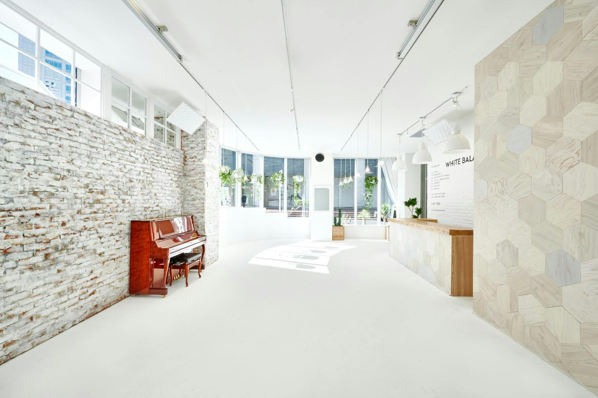 【渋谷駅6分】展示会や撮影に最適な白を基調としたモダンナチュラルな路面スペース