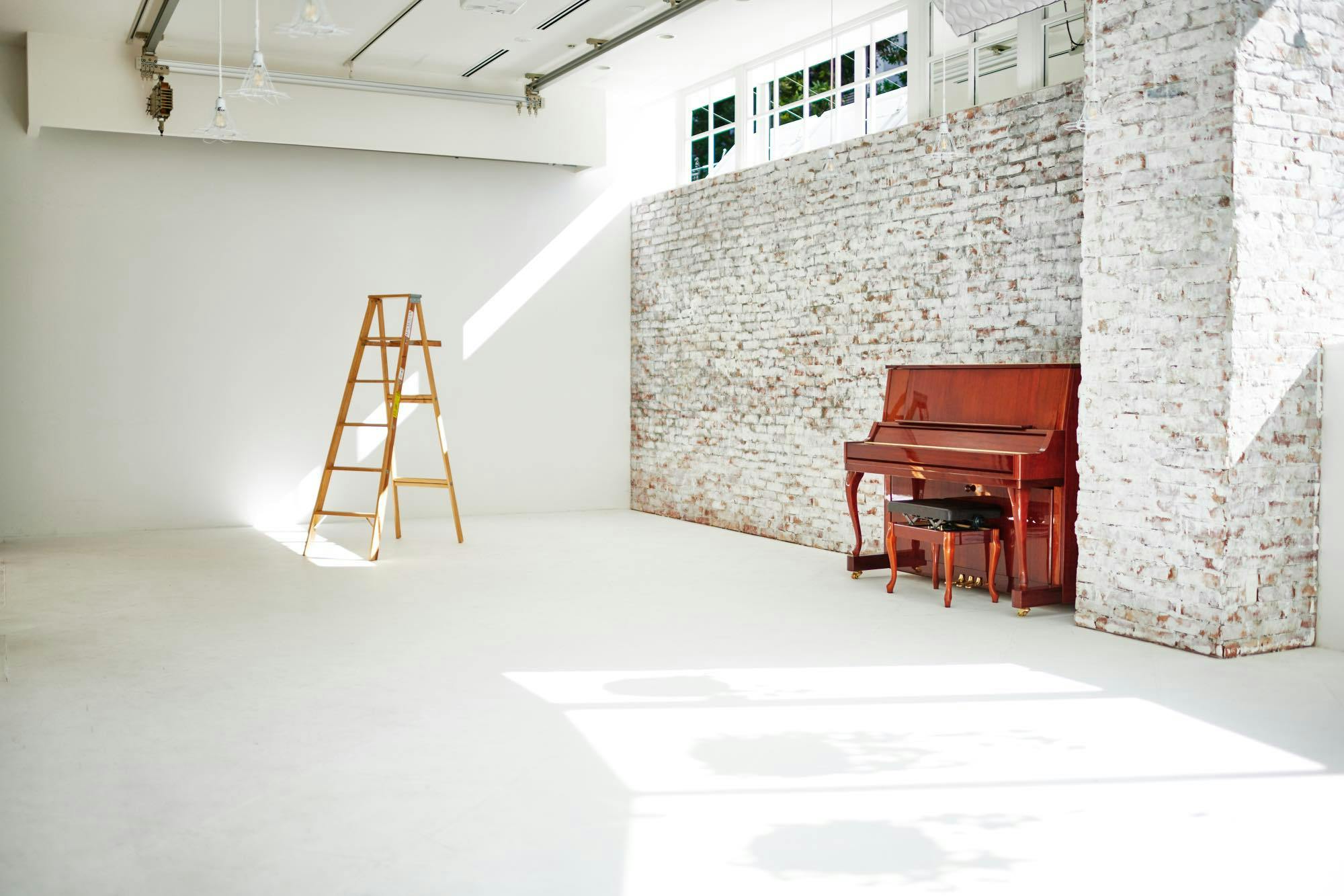 【渋谷駅6分】展示会や撮影に最適な白を基調としたモダンナチュラルな路面スペース