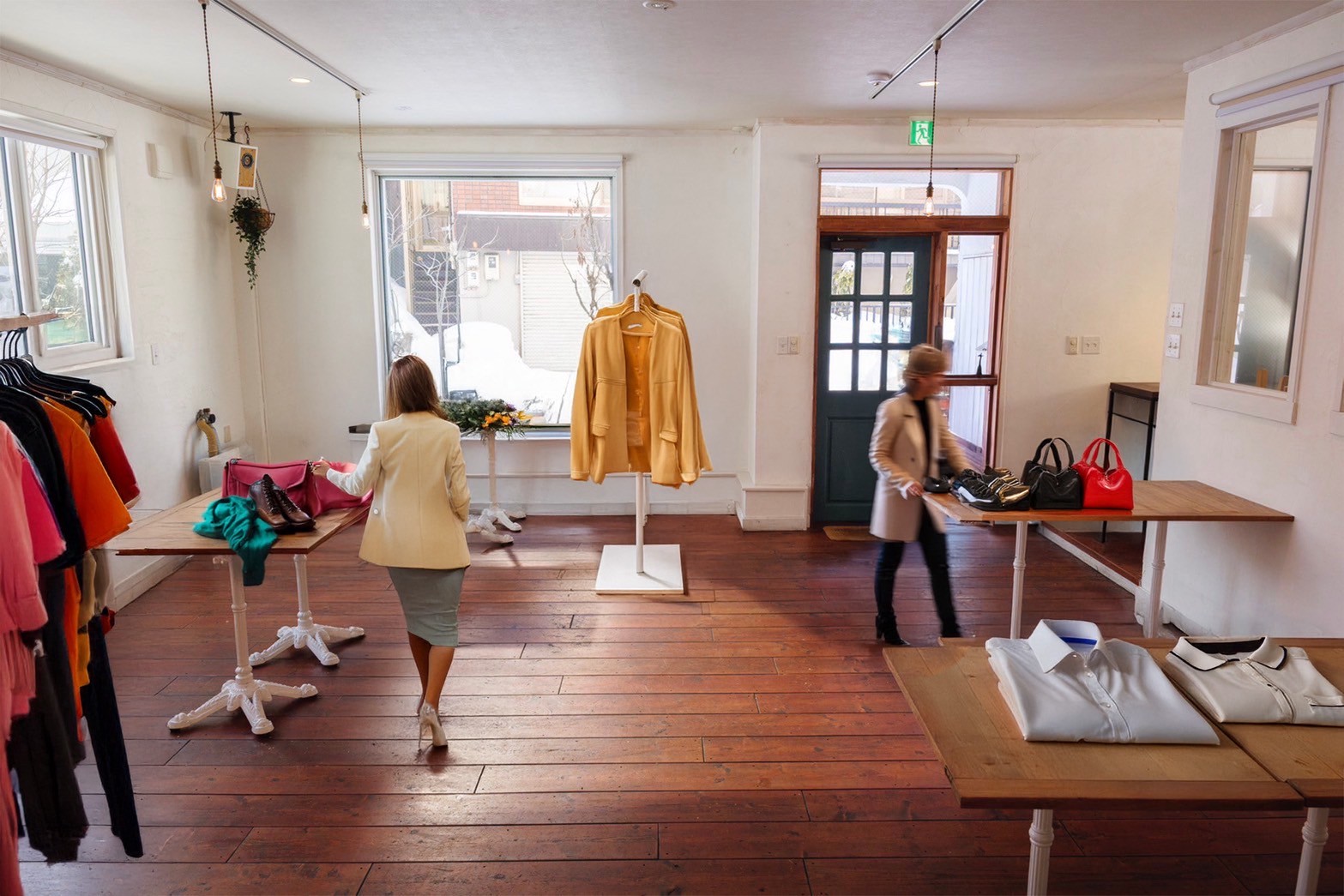 テーブルを動かして、自由にレイアウト可能