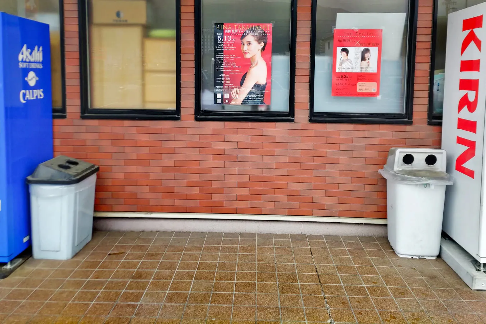 【明屋書店川之江店】三島川之江IC近くの好立地でプロモーションや販売イベントに最適!交通量が多い地域一番の大型書店の軒下催事スペース