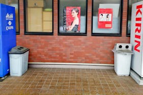 【明屋書店川之江店】三島川之江IC近くの好立地でプロモーションや販売イベントに最適!交通量が多い地域一番の大型書店の軒下催事スペース