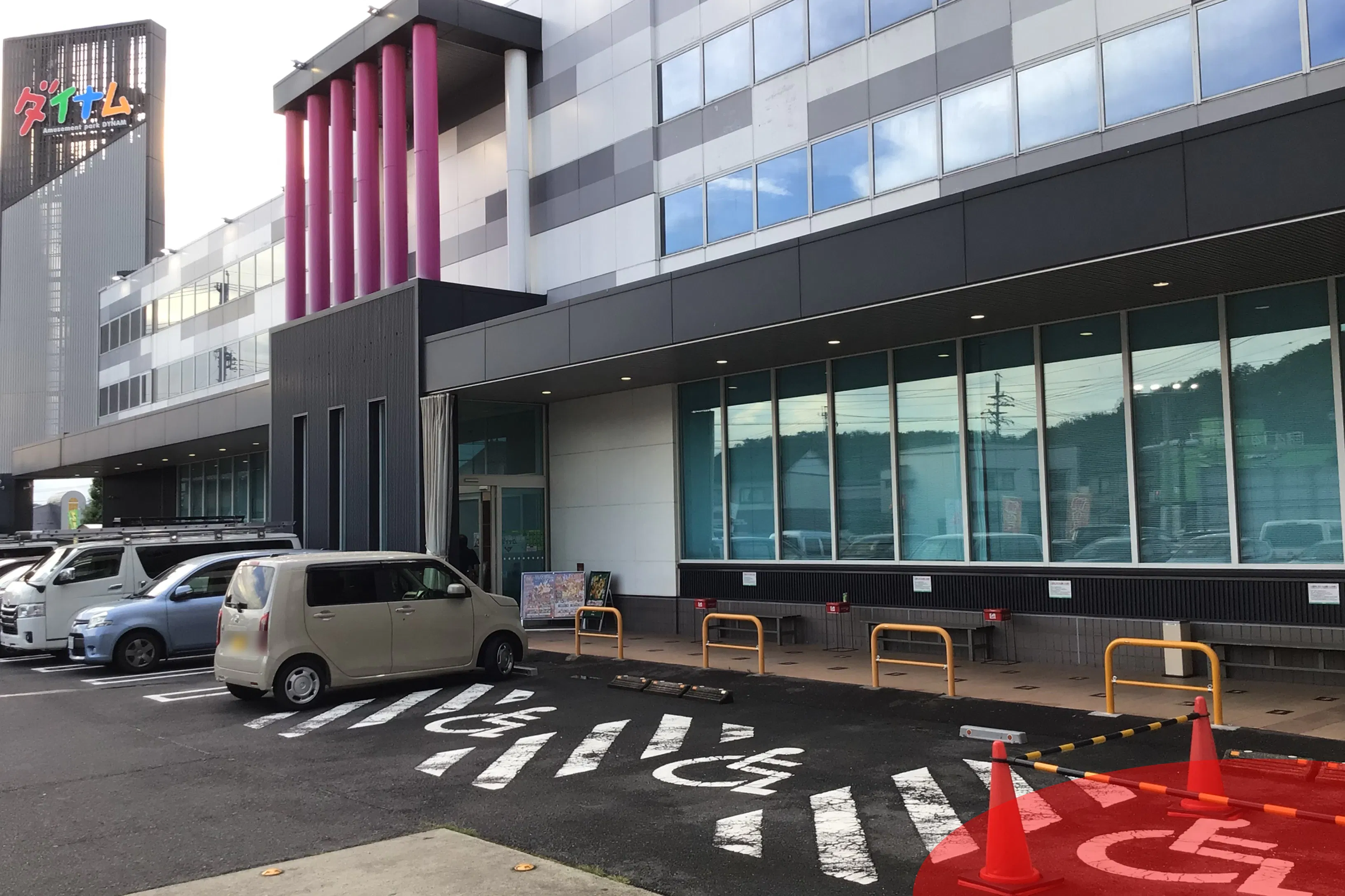 【ダイナム関緑町店】キッチンカーやプロモーションイベントの開催に最適なアミューズメント施設のイベントスペース