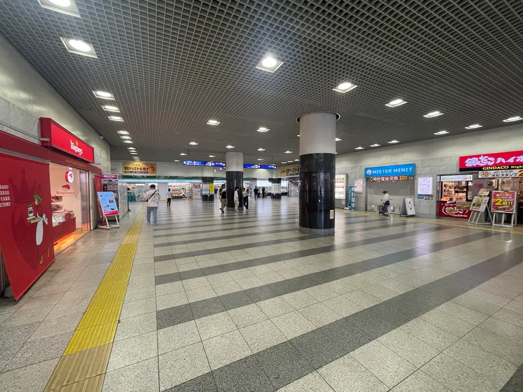 【アミュプラザ小倉】 西館1階西館1階コンコース（キングベリー前）