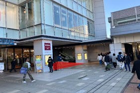 【ビナウォーク】ビナフロント2階入口横