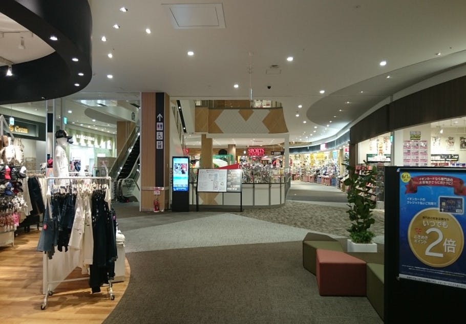 【イオンモール出雲】各種プロモーションや食物販のポップアップストアに最適なもめんコート吹き抜け横のレンタルスペース